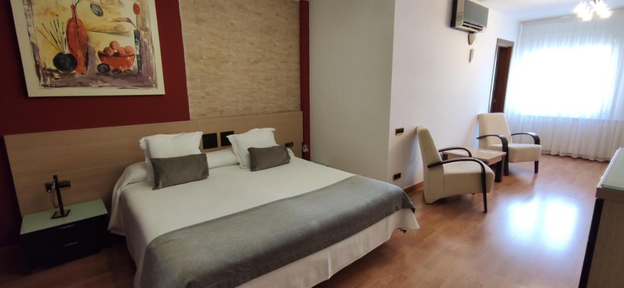 טרמפ Hotel Segle XX מראה חיצוני תמונה