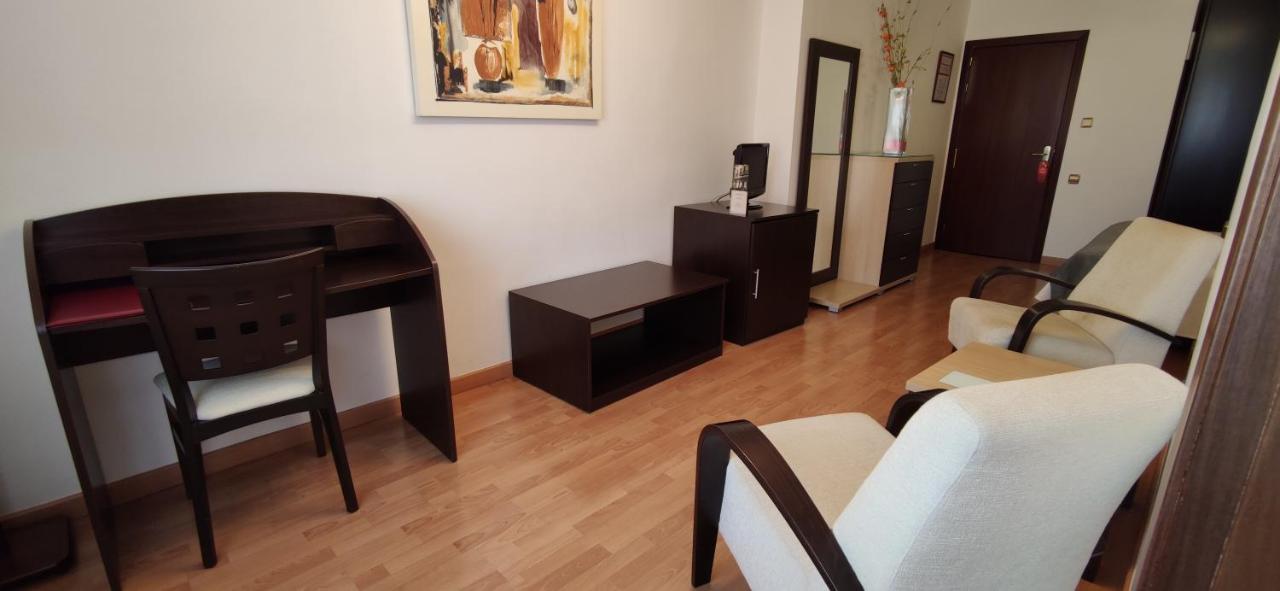 טרמפ Hotel Segle XX מראה חיצוני תמונה