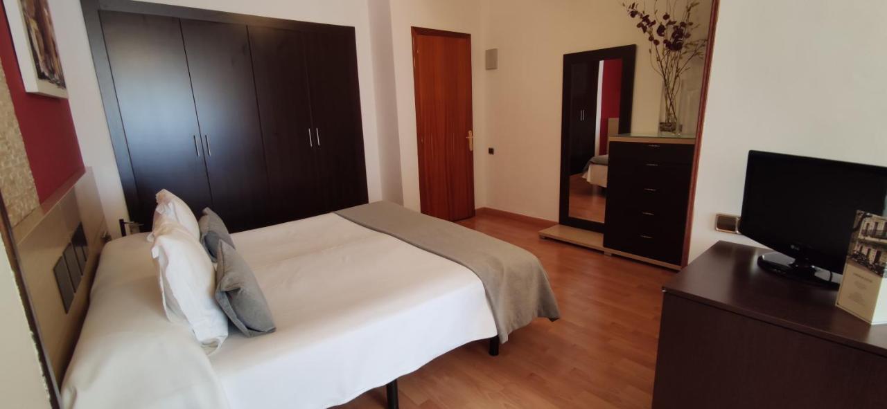 טרמפ Hotel Segle XX מראה חיצוני תמונה