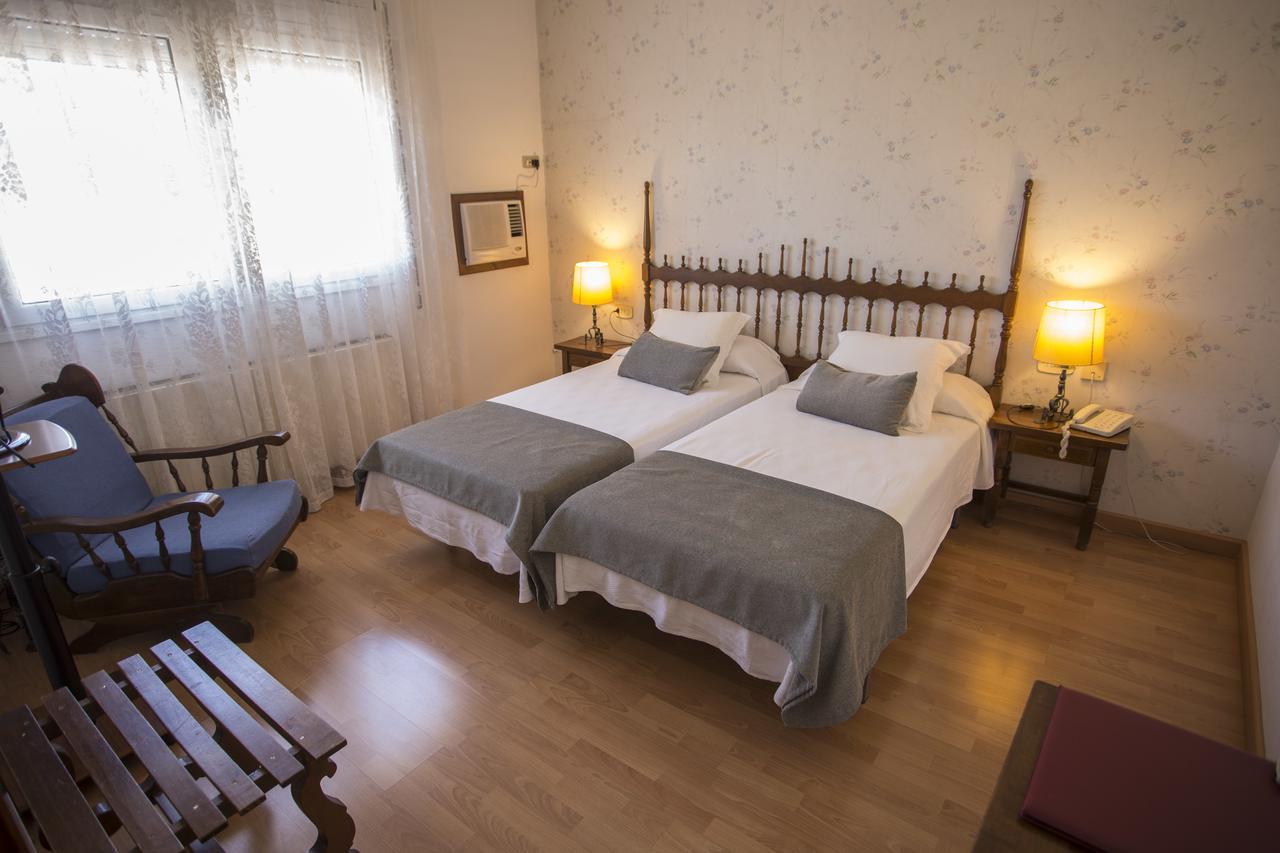 טרמפ Hotel Segle XX מראה חיצוני תמונה
