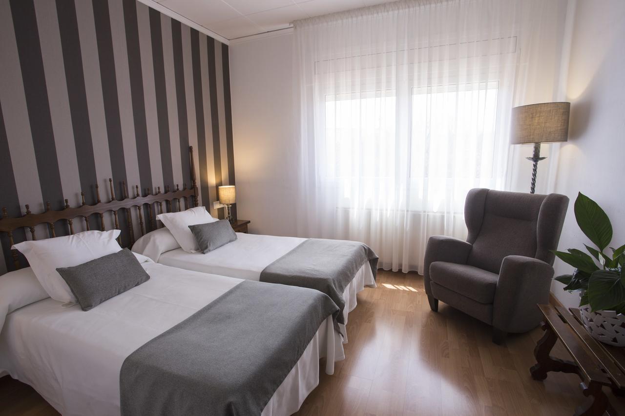 טרמפ Hotel Segle XX מראה חיצוני תמונה
