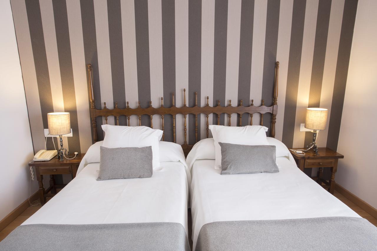 טרמפ Hotel Segle XX מראה חיצוני תמונה