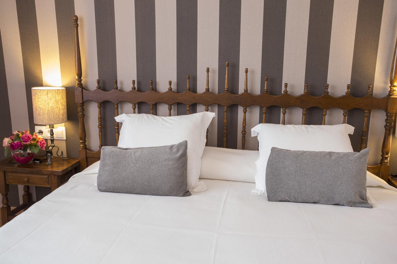 טרמפ Hotel Segle XX מראה חיצוני תמונה