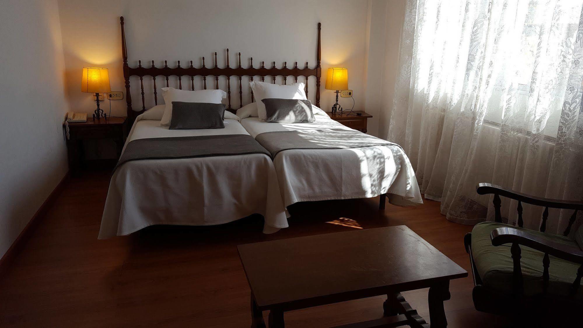 טרמפ Hotel Segle XX מראה חיצוני תמונה