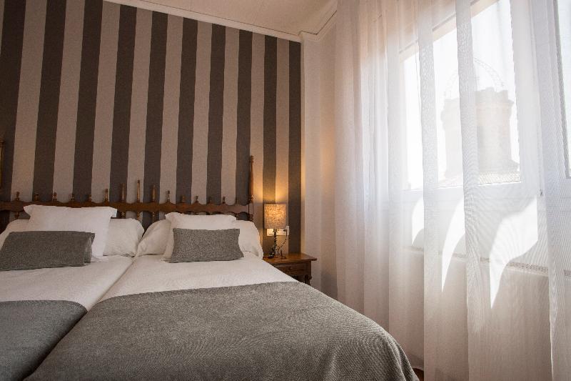 טרמפ Hotel Segle XX מראה חיצוני תמונה